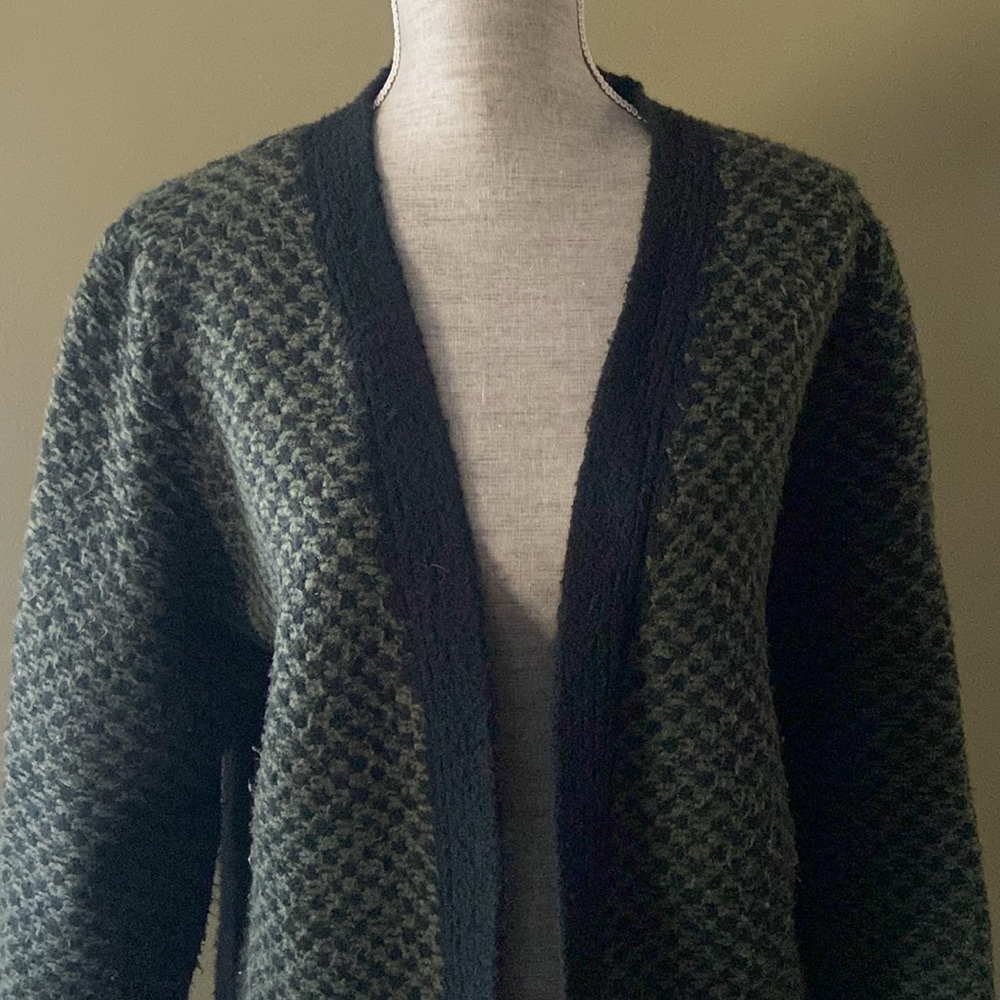 🛍️last call or donating🛍️Universal thread green/black knit open long cardigan M